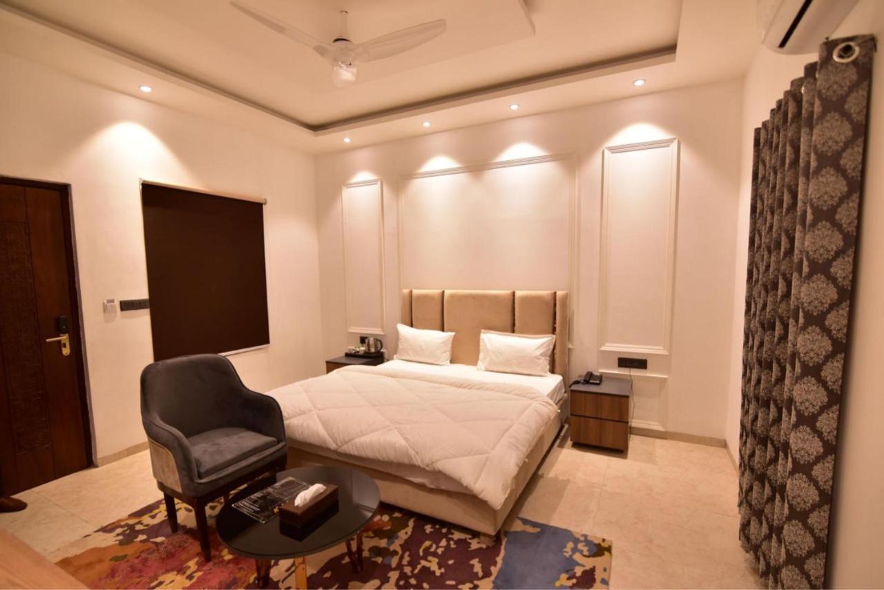 Kamay The Kohinoor Palace - A Heritage Hotel Faizabad ภายนอก รูปภาพ