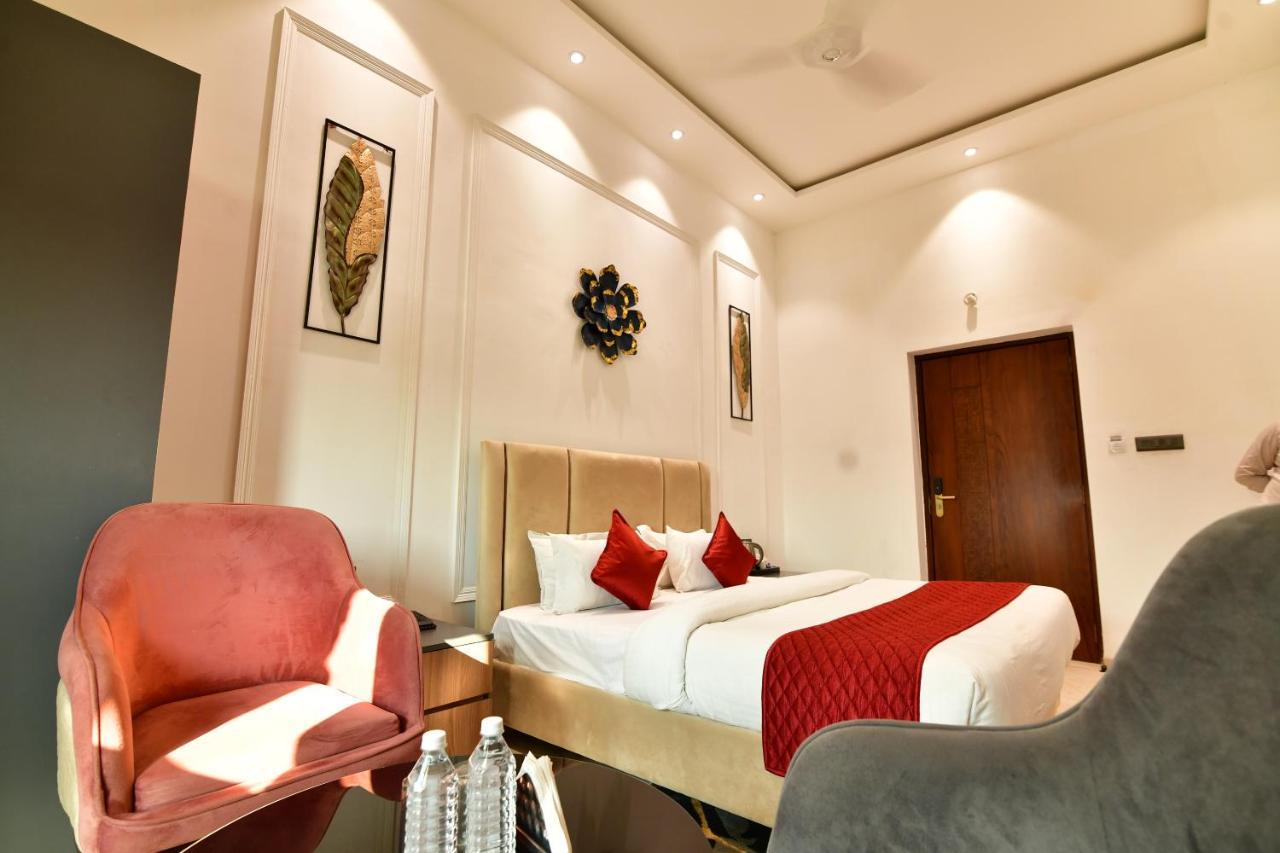 Kamay The Kohinoor Palace - A Heritage Hotel Faizabad ภายนอก รูปภาพ