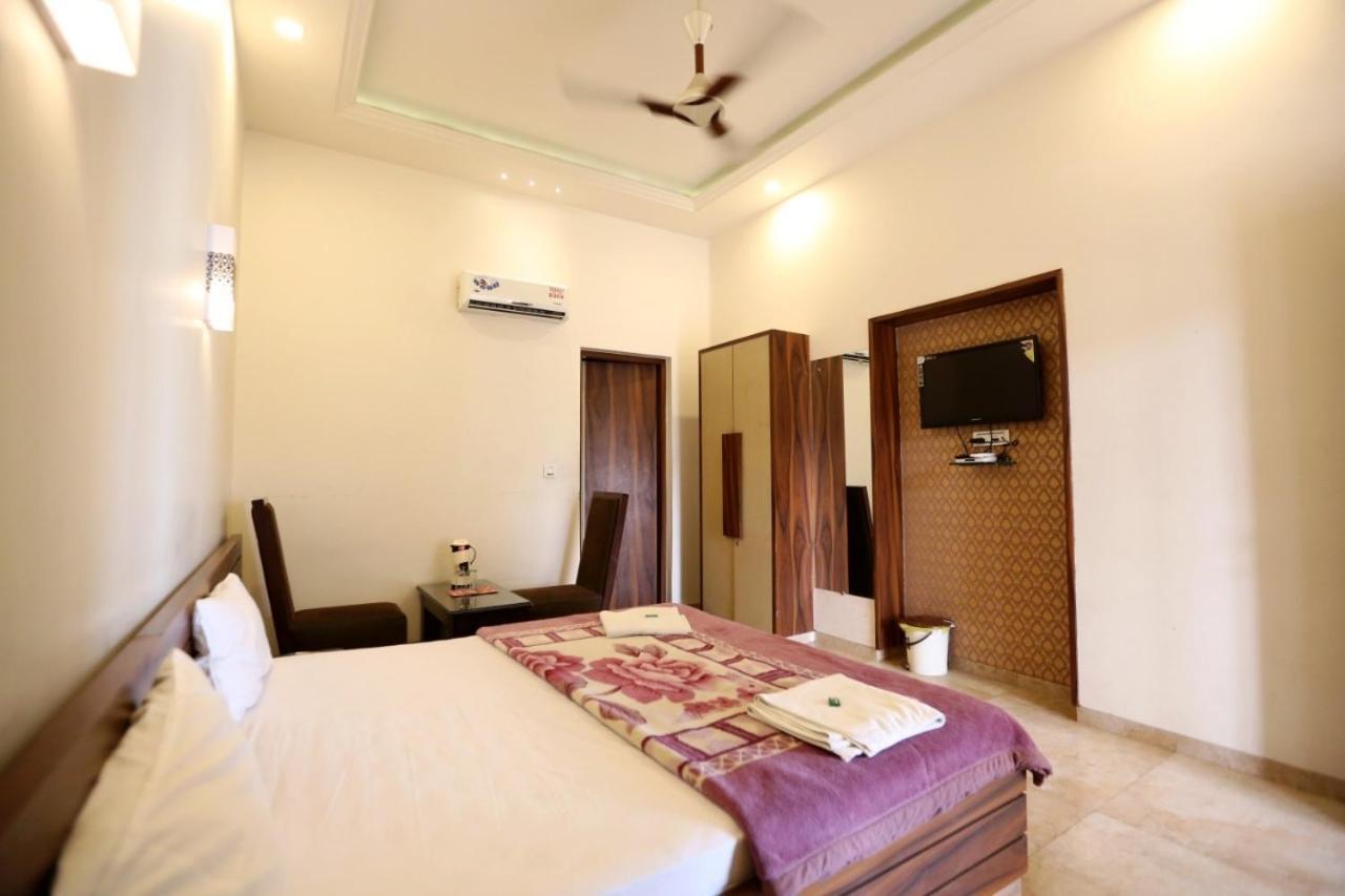 Kamay The Kohinoor Palace - A Heritage Hotel Faizabad ภายนอก รูปภาพ