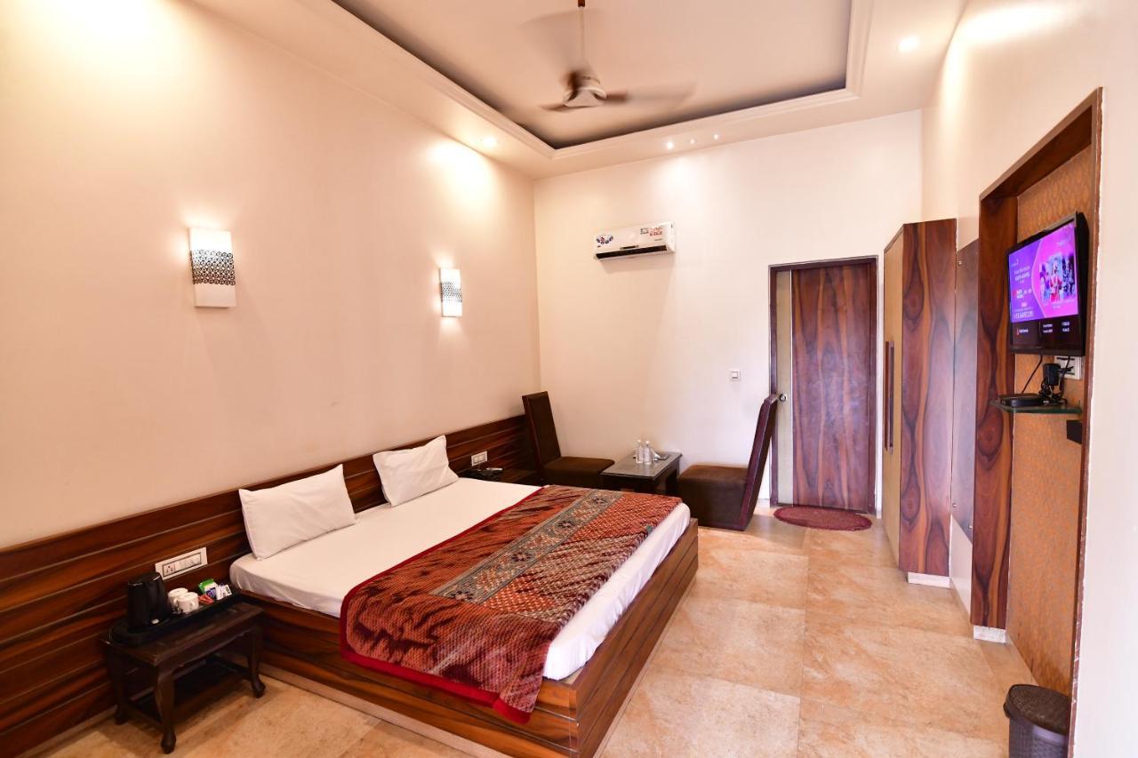 Kamay The Kohinoor Palace - A Heritage Hotel Faizabad ภายนอก รูปภาพ