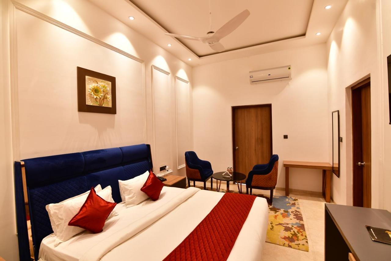 Kamay The Kohinoor Palace - A Heritage Hotel Faizabad ภายนอก รูปภาพ